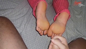 I Give My Stepbrother A Footjob To Climax On His Feet