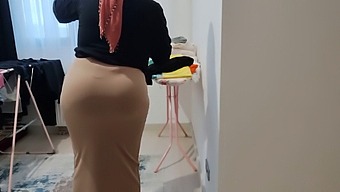 Stepmom'S Voluptuous Rear End Is An Irresistible Desire For Intimacy