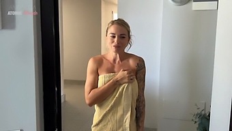 Deep Throat Expert Gives A Blowjob To An Amateur